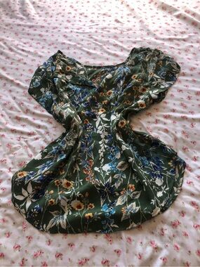 Floral Puff-Sleeve Blouse in Olive Green